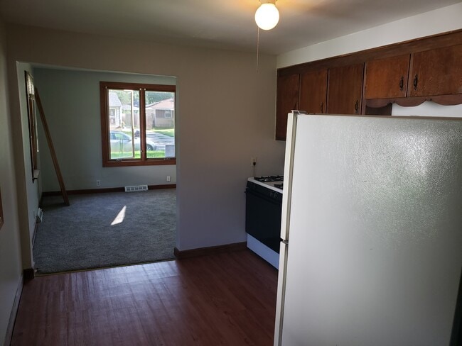 Building Photo - 2020 Midway Dr