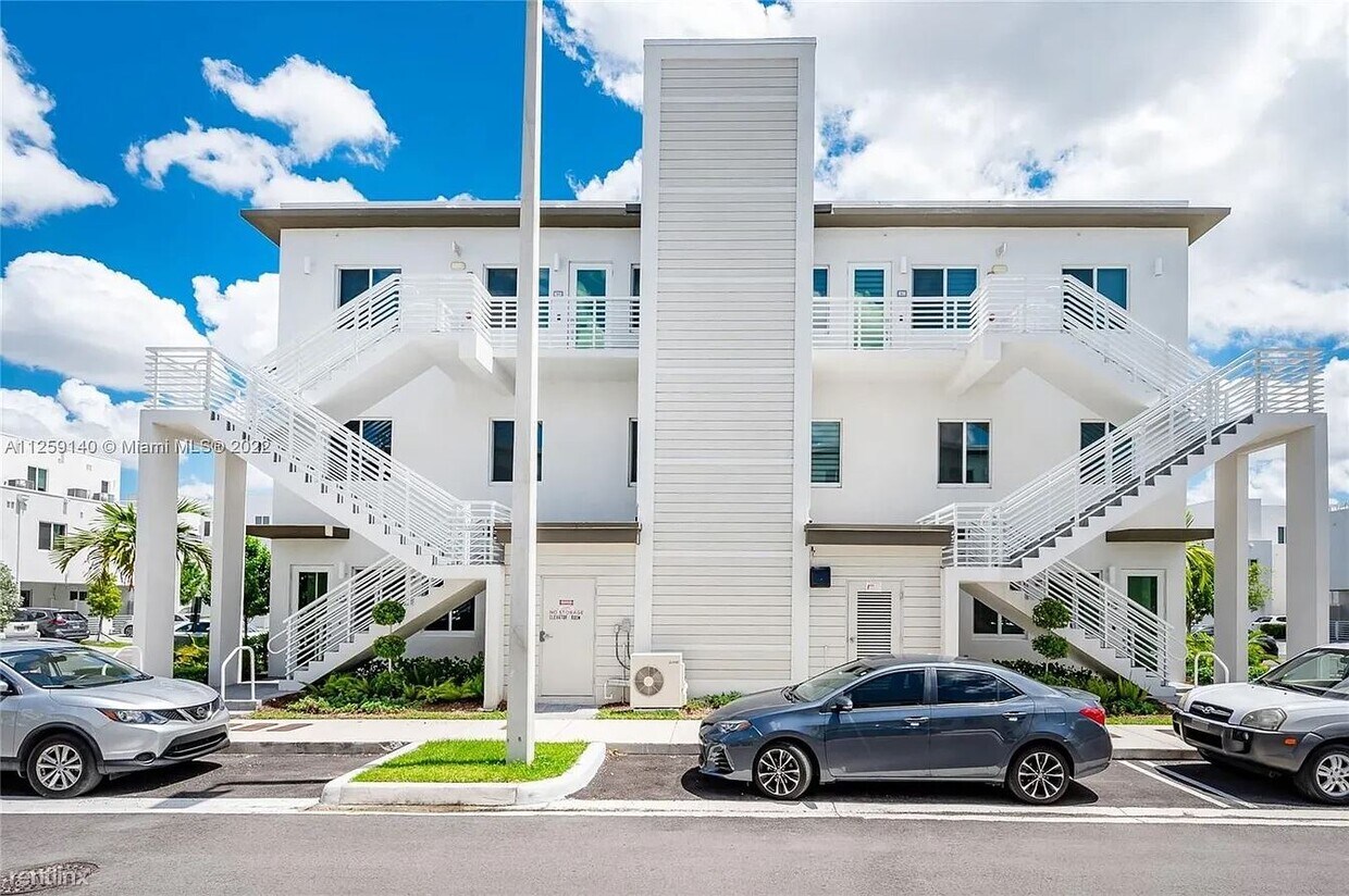 3 br, 2.5 bath Condo 10290 NW 64th Ter Condo for Rent in Doral, FL