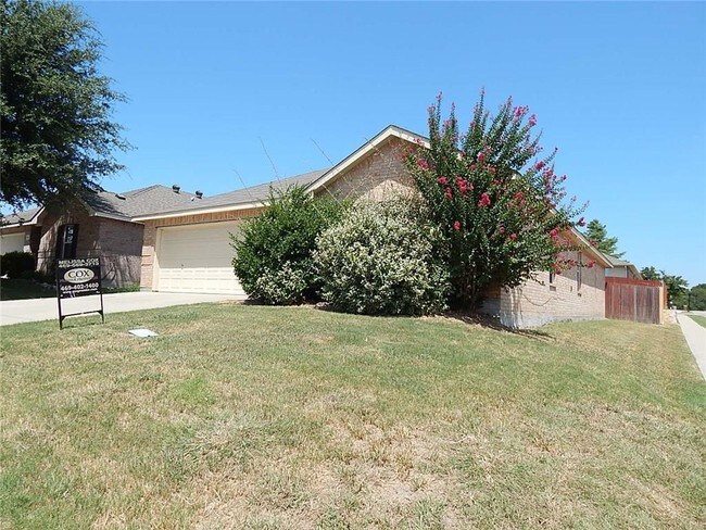 Foto del edificio - 407 Eisenhower Ln