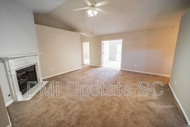Building Photo - 335 Monti Dr
