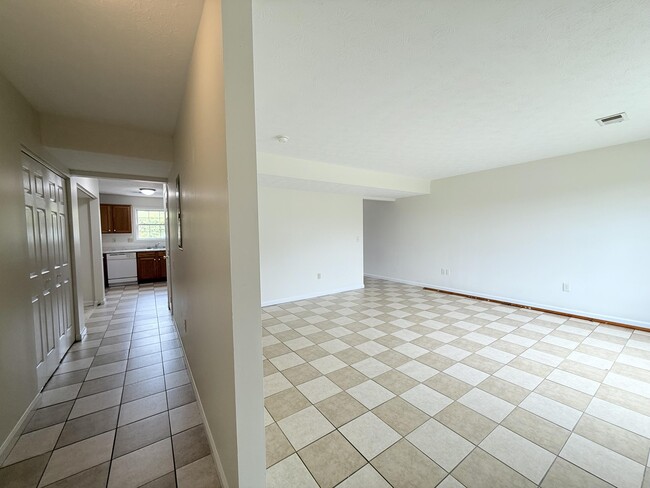Building Photo - 205 Shamrock Ln