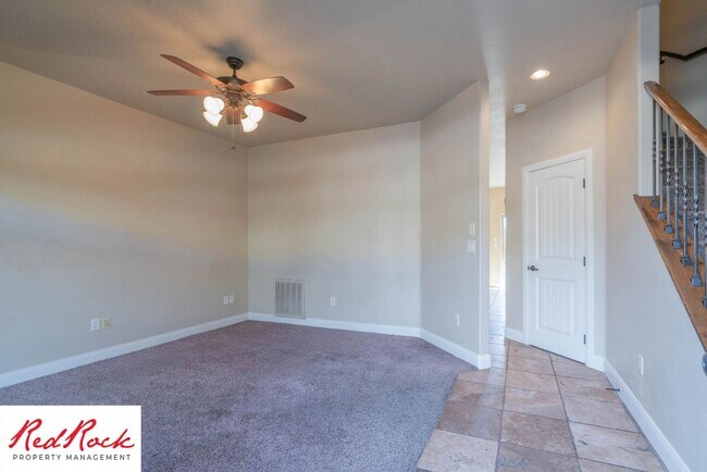 Foto del edificio - Dog Friendly, Beautiful Southgate Townhome!