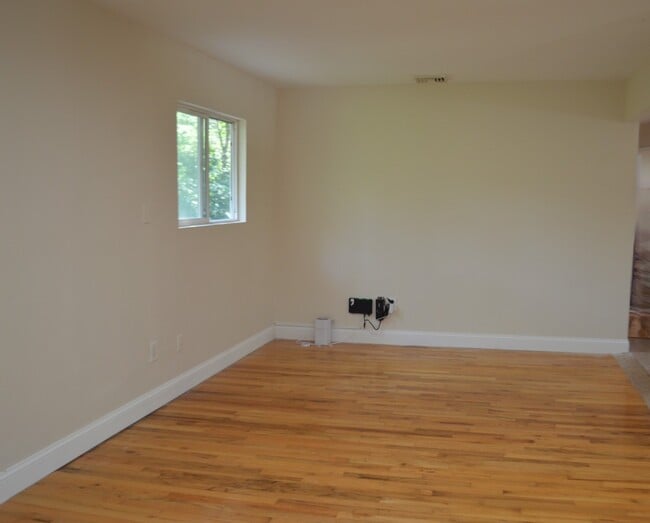 Building Photo - 44 Lake Ter