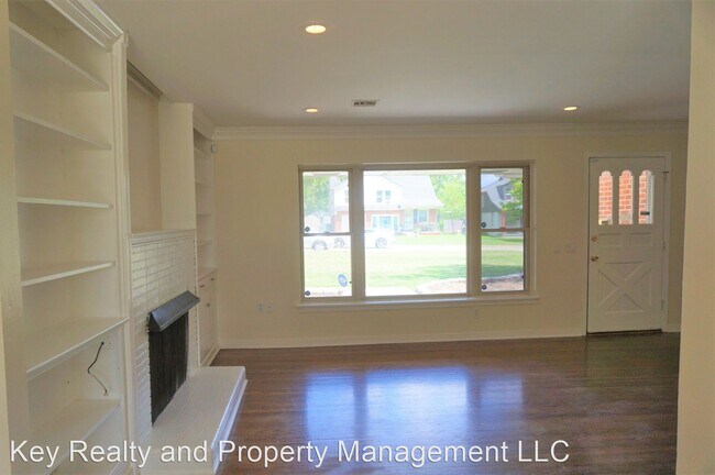 Foto del edificio - 3 br, 2 bath House - 1112 W Wilshire Blvd