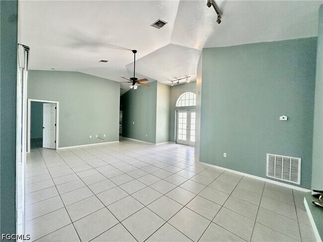 Foto del edificio - 17150 Knight Dr