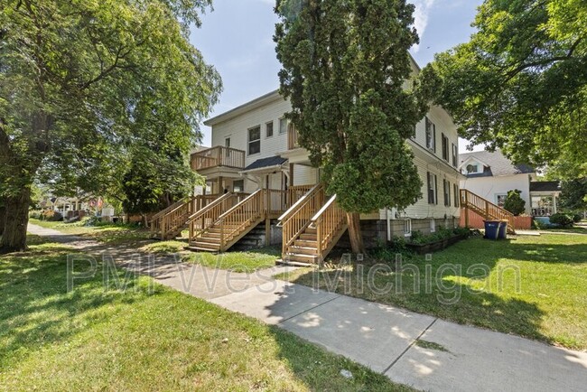 Foto del edificio - 1051 Pine Ave NW