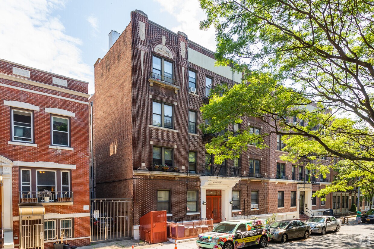 Foto principal - 339 Lincoln Pl