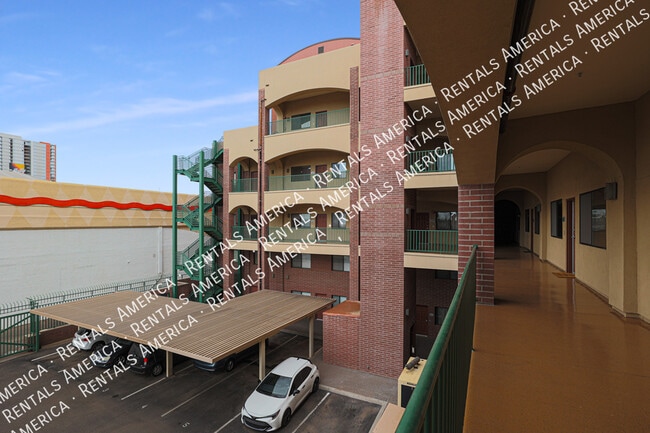 Building Photo - Perfect Central Location!!