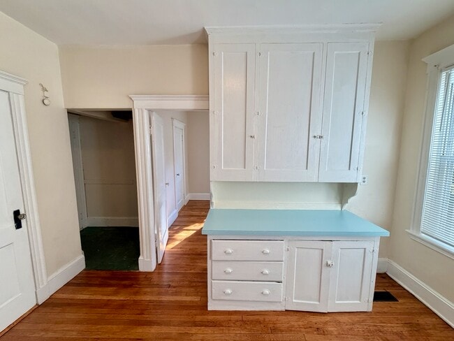 Building Photo - 42 Long Ave