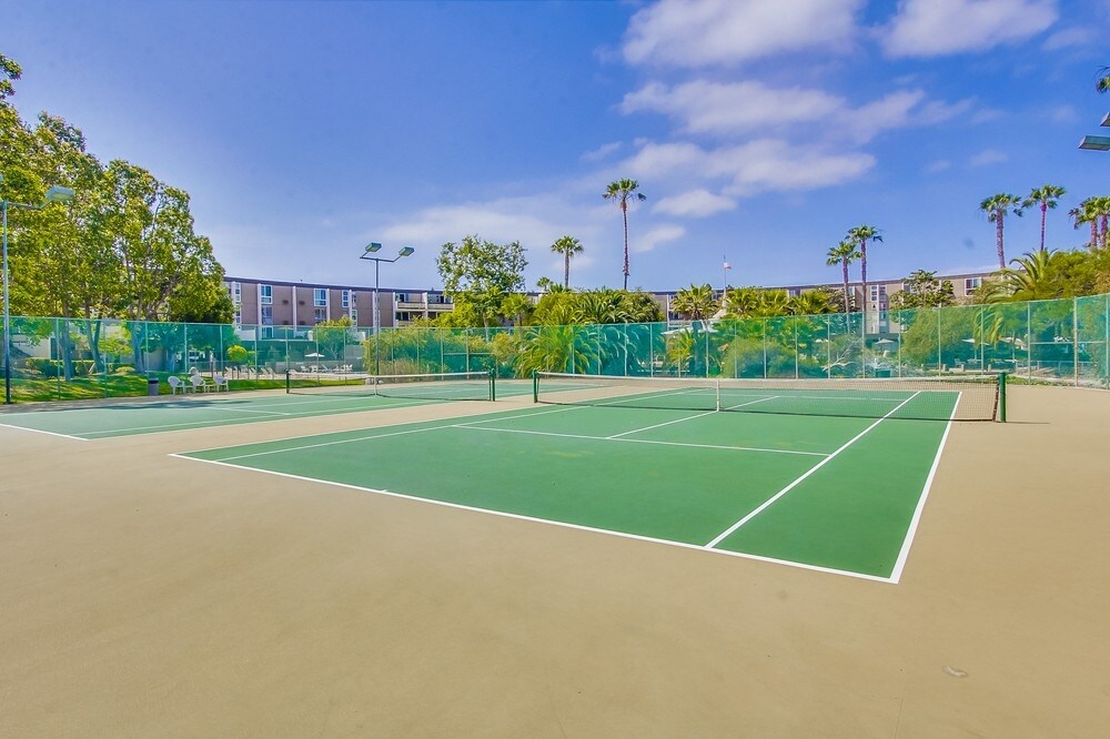 Tennis Courts - 3050 Rue Dorleans