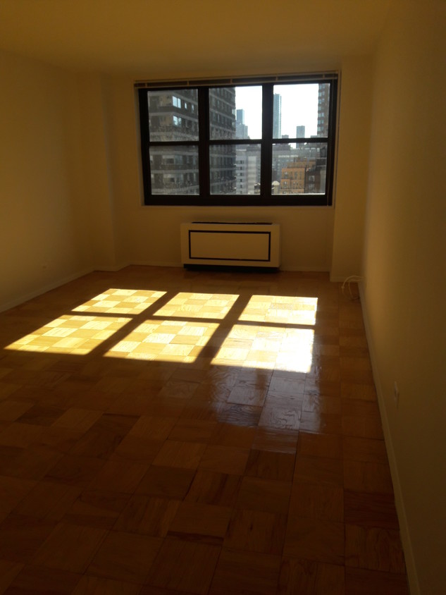 Foto principal - 200 E 72nd St