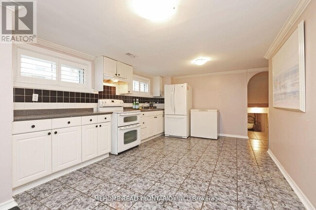 Building Photo - 130 Edmonton Dr