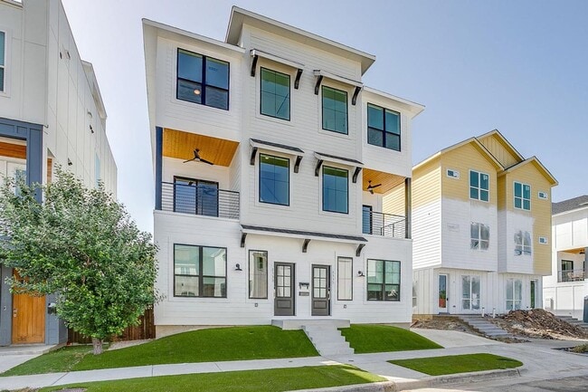 Building Photo - 2335 Benbrook Blvd