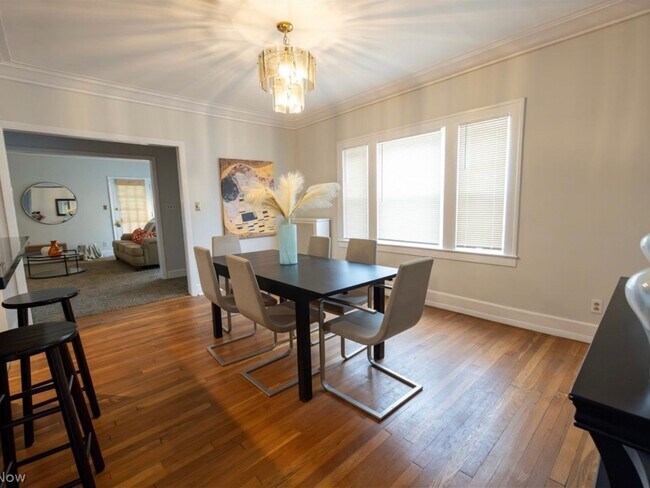 Foto del edificio - 4 Bedroom Home in Cleveland Heights