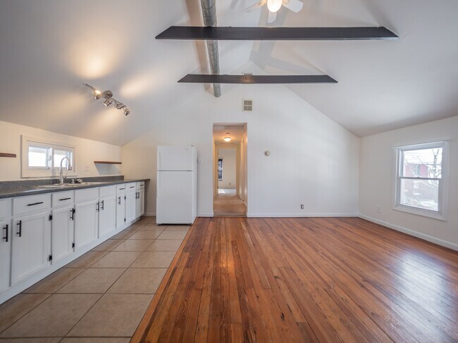 Foto del edificio - 4428 Bridge Ave