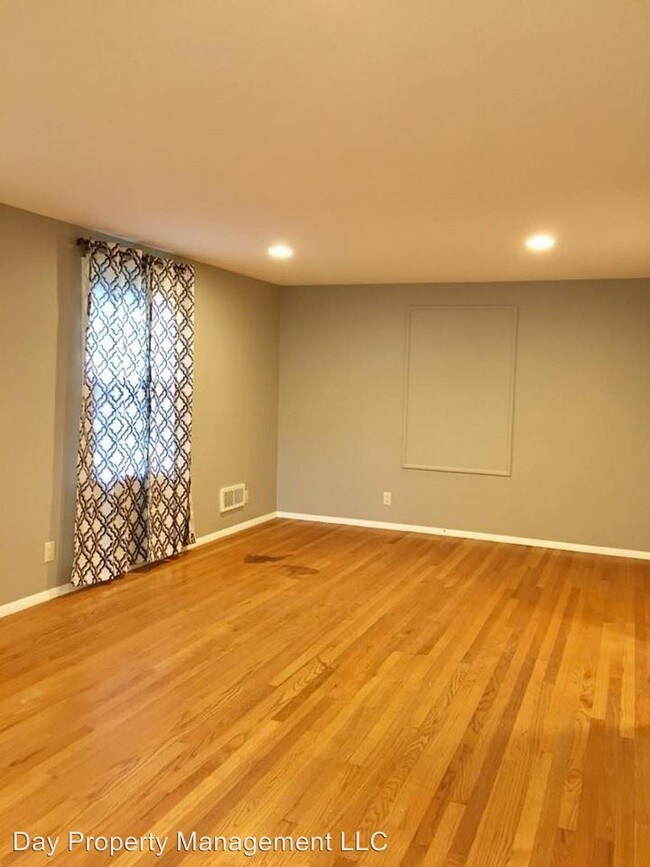 Building Photo - 4 br, 1.5 bath House - 1222 Thorndale St.