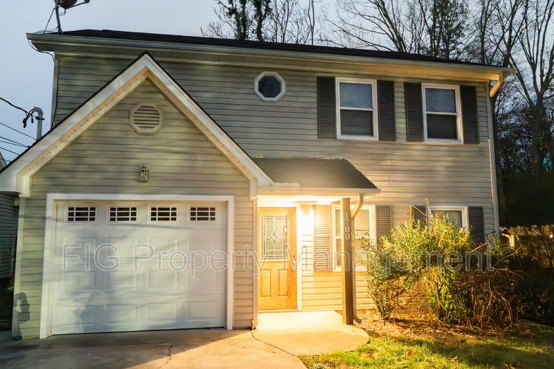 Photo - 1700 Woodpoint Dr - 1