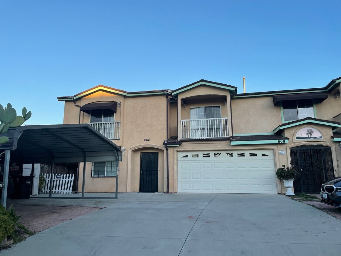 Foto principal - 664 N Mariposa Ave