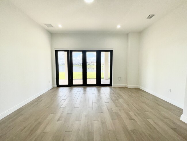 Foto del edificio - 4885 Corrado Ave