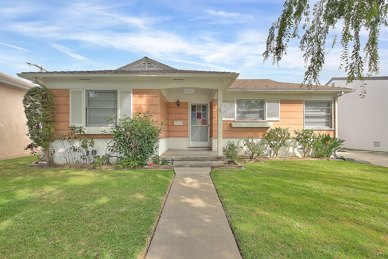 Foto principal - 10860 Oregon Ave
