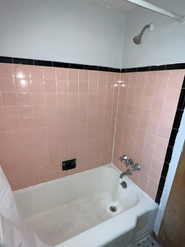 Building Photo - 0 bedroom in Chicago IL 60626