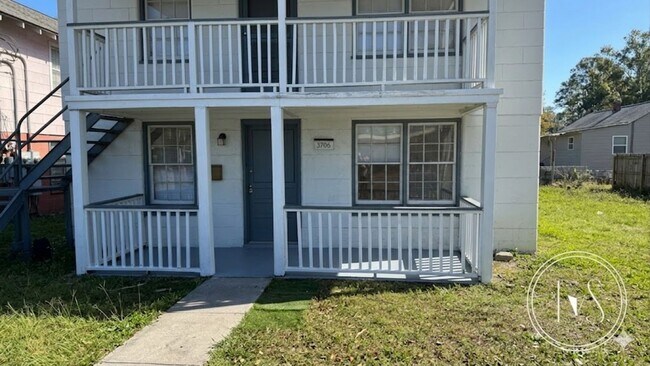 Foto del edificio - 3706 Montgomery St