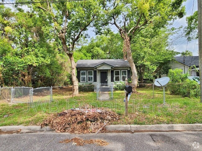 Building Photo - 849 Lynton St
