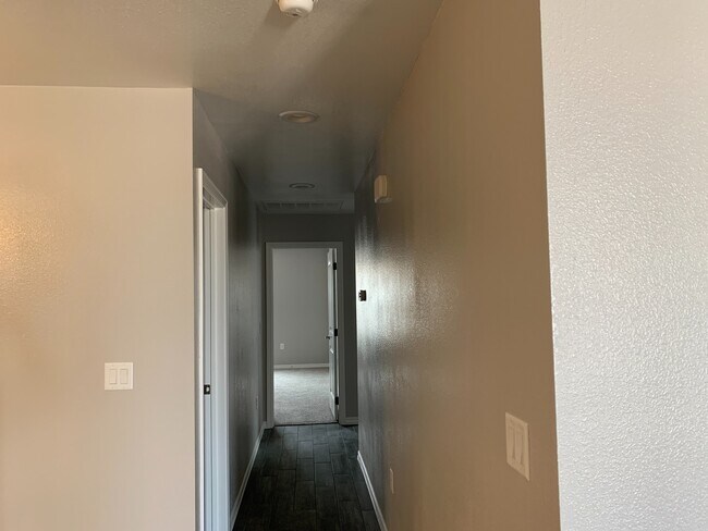 Building Photo - rf2620