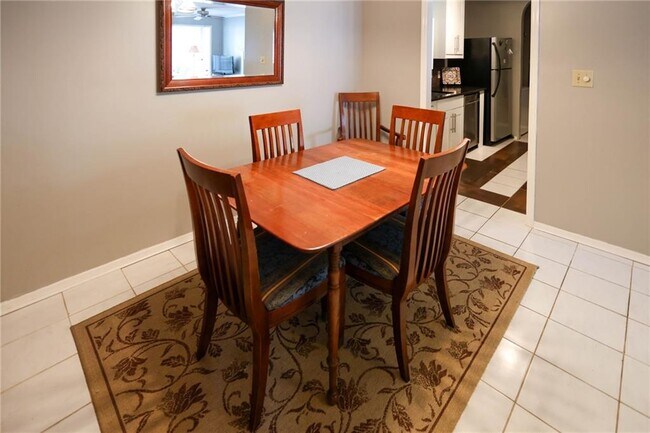 Foto del edificio - 402 Olde Mill Ln