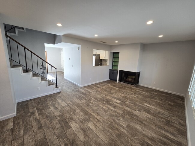 Building Photo - 9853 Sun Valley Dr
