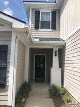 Building Photo - 142 Lake Lily Dr