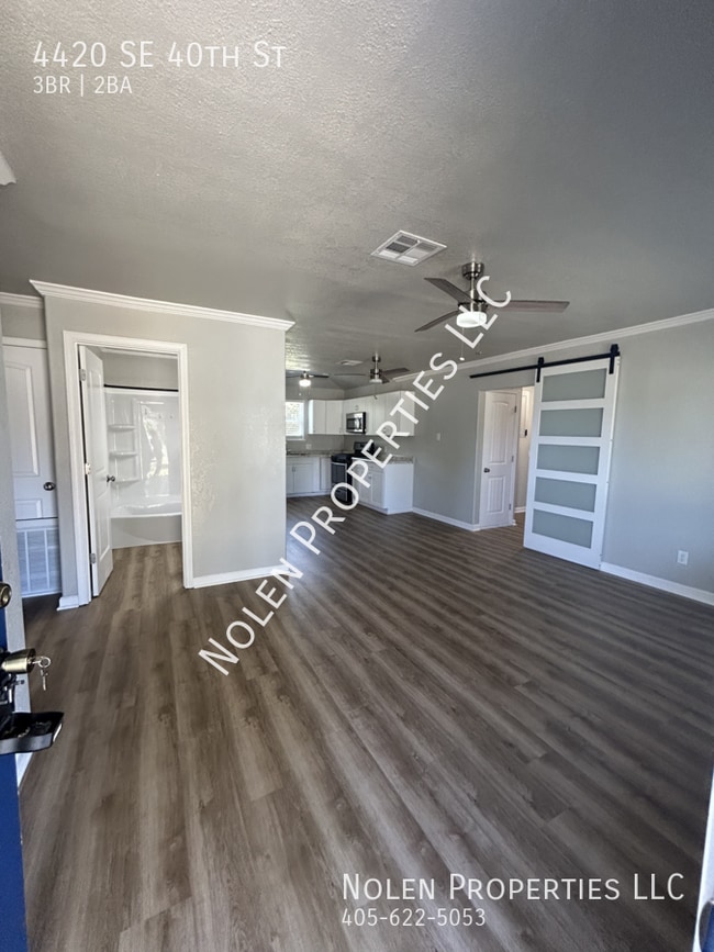 Foto del edificio - 4420 SE 40th St