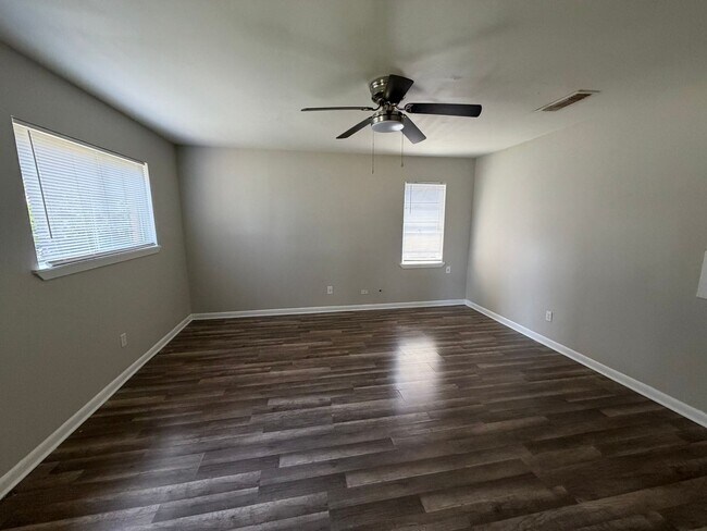 Building Photo - 9442 Normandie Dr