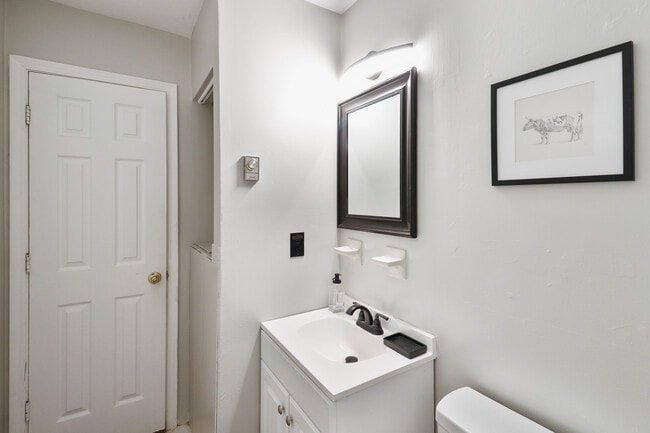 Foto del edificio - 706 Grant Ave