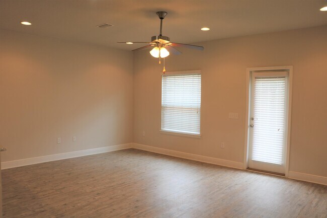 Building Photo - 8820 Little Cormorant Ln