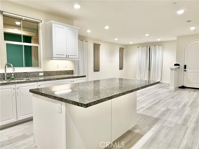Building Photo - 104 Parkwood