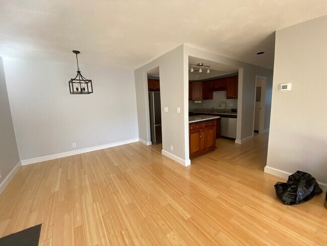Foto del edificio - 925 E 2nd St