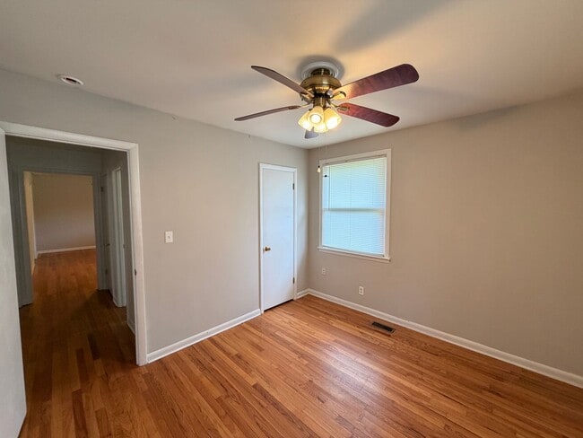 Building Photo - Available Immediately! 3 Bedroom 1 Bath + Bonus & Screened in Porch