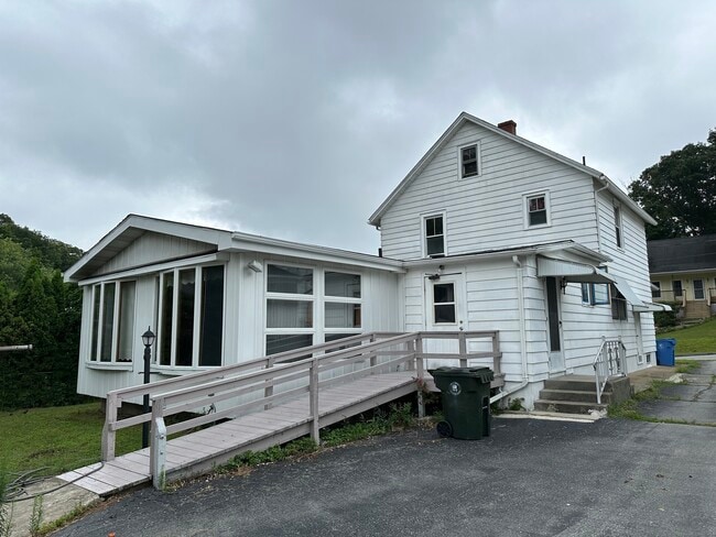 Building Photo - 65 Woodmansee Ave