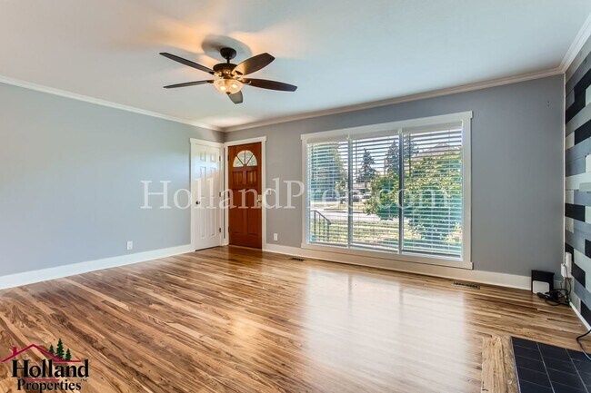 Foto del edificio - Welcoming home offering ideal space and lo...