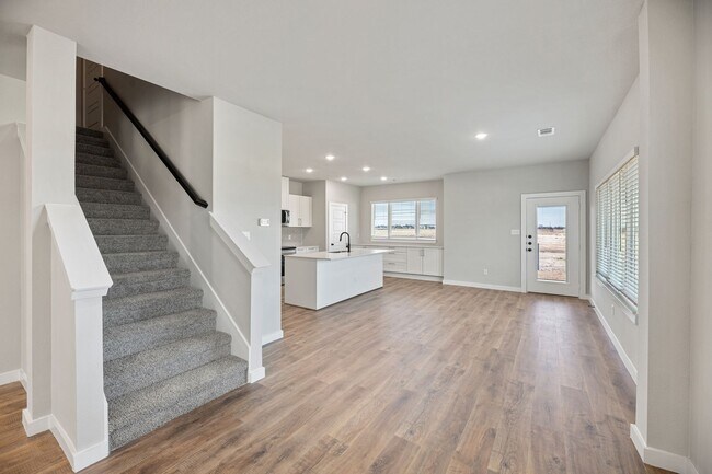 Foto del edificio - AVAILABLE NOW! 3 BEDROOM TRIPLEX  LOCATED ON 1-ACRE LOT IN MIDLOTHIAN, TX!