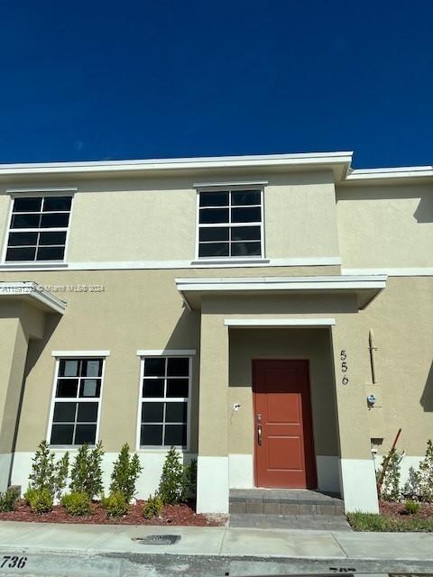 Foto principal - 556 NE 4th St