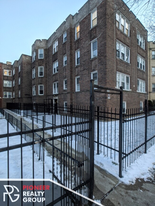 Foto del edificio - 5029 N Harding Ave