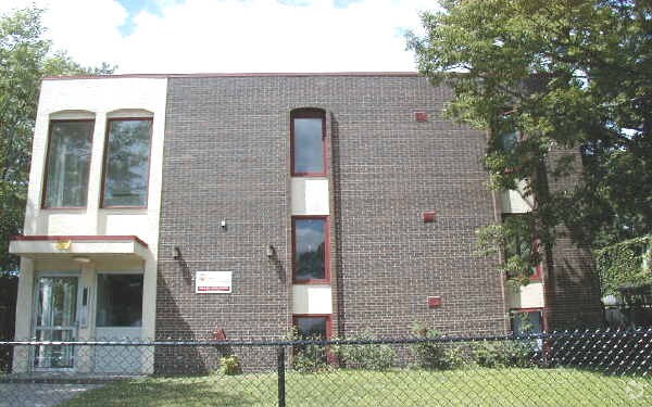 Building Photo - 2022 S Park Ave
