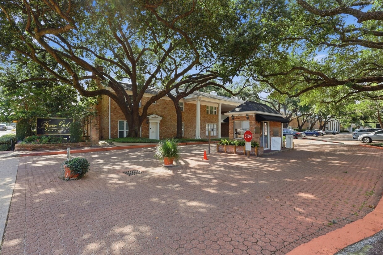 Building Photo - 4040 San Felipe St