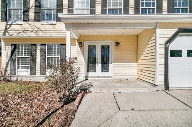 Building Photo - 121 Sully St