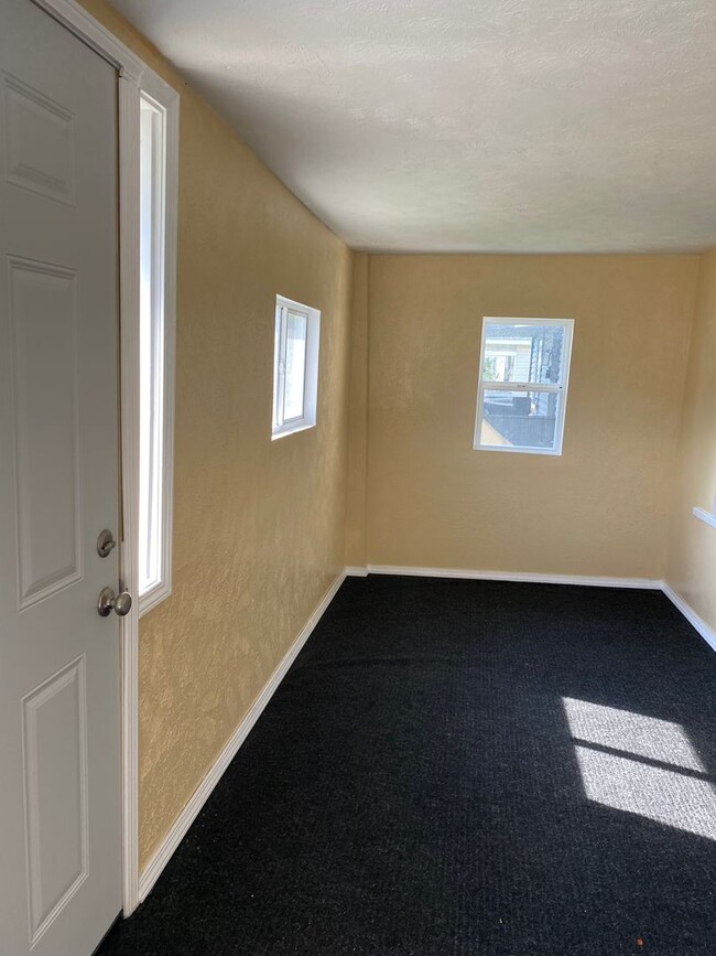 Building Photo - **Second Month Free** Nice Three Bedroom H...