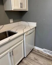 Building Photo - 120 Charter Oaks Dr