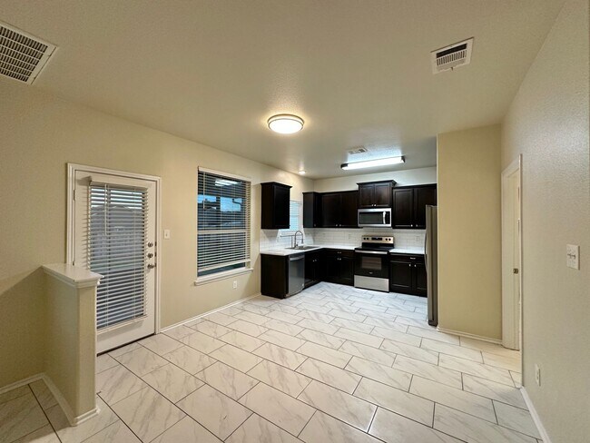 Building Photo - Viewable Now!