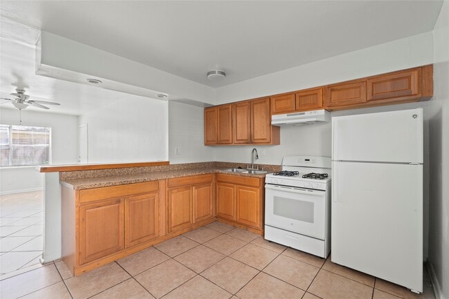 Building Photo - 2620 Rosewood St